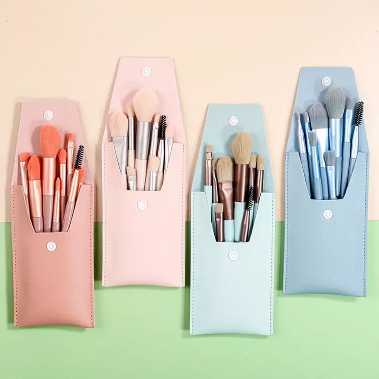 ​Devo lavare i pennelli per il trucco appena acquistati? Come devo lavarli?