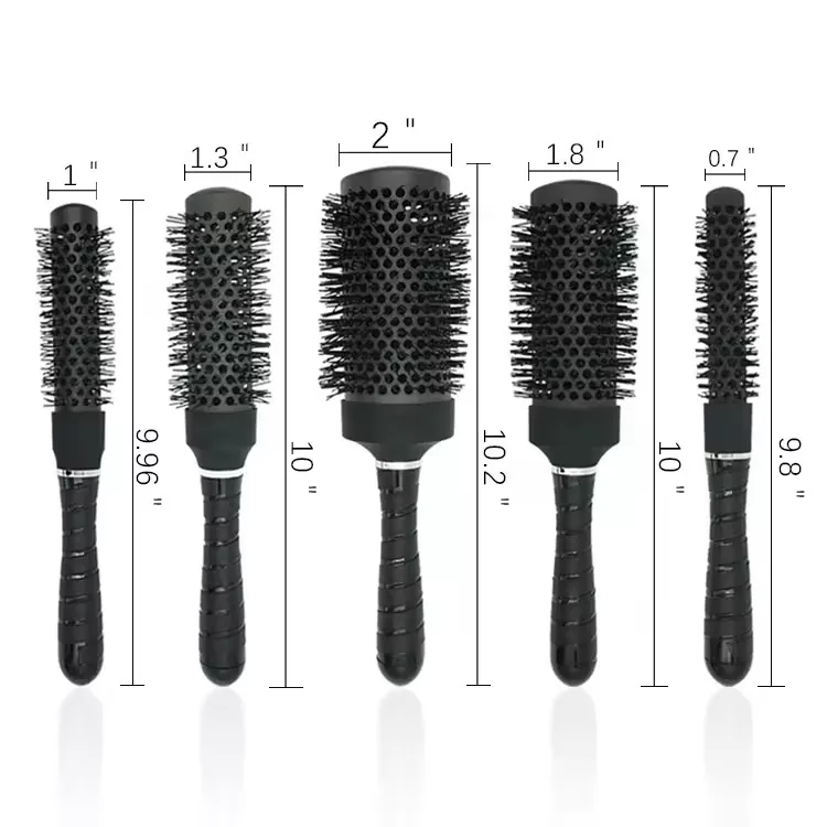 Quali sono i vantaggi dell'utilizzo di resina di alta qualità o materiali plastici per il set professionale di spazzole per capelli rotondi?