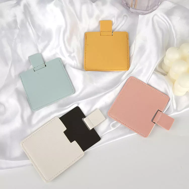 Specchio tascabile delle dimensioni di una carta di credito